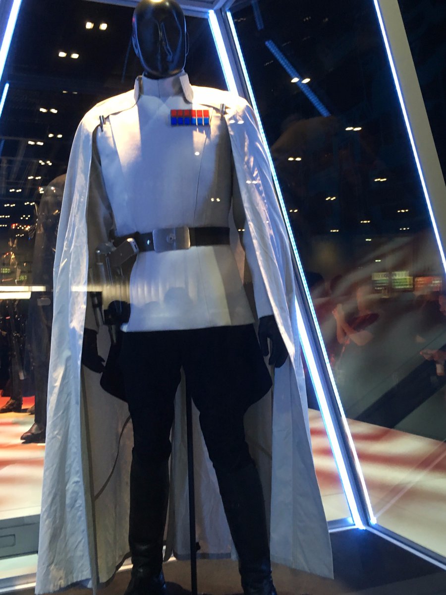 mulderville's tweet photo. Dire qu'en juillet dernier notre site couvrait le @SW_Celebration #Londres et découvrait les costumes du très attendu #SWRogueOne @starwars https://t.co/oMILnEUA3y
