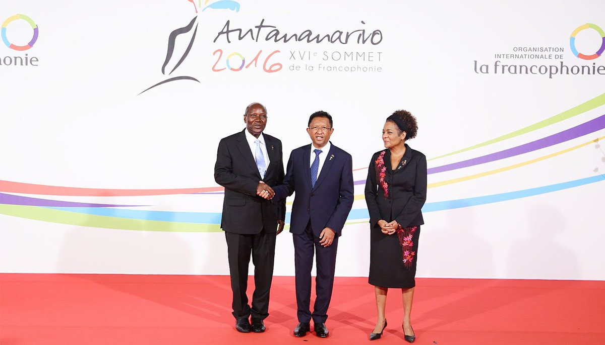 Les poignées de mains de bienvenue du Président hôte du Sommet #SommetMada16