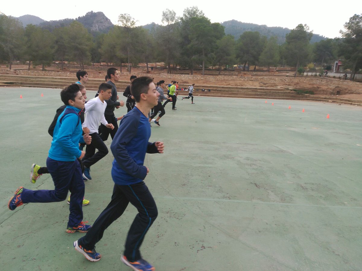 CT_Arocam_Cad's tweet photo. Mañana de sábado con entreno conjunto de cadetes y juveniles preparando y haciendo piña para la temporada que se avecina @Esetec_Junior https://t.co/iyiWT711R2