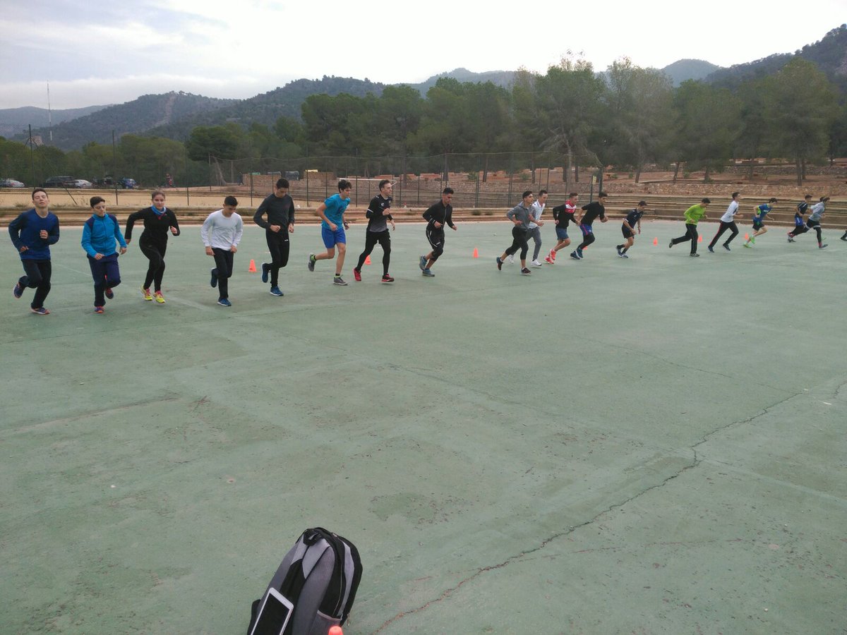CT_Arocam_Cad's tweet photo. Mañana de sábado con entreno conjunto de cadetes y juveniles preparando y haciendo piña para la temporada que se avecina @Esetec_Junior https://t.co/iyiWT711R2
