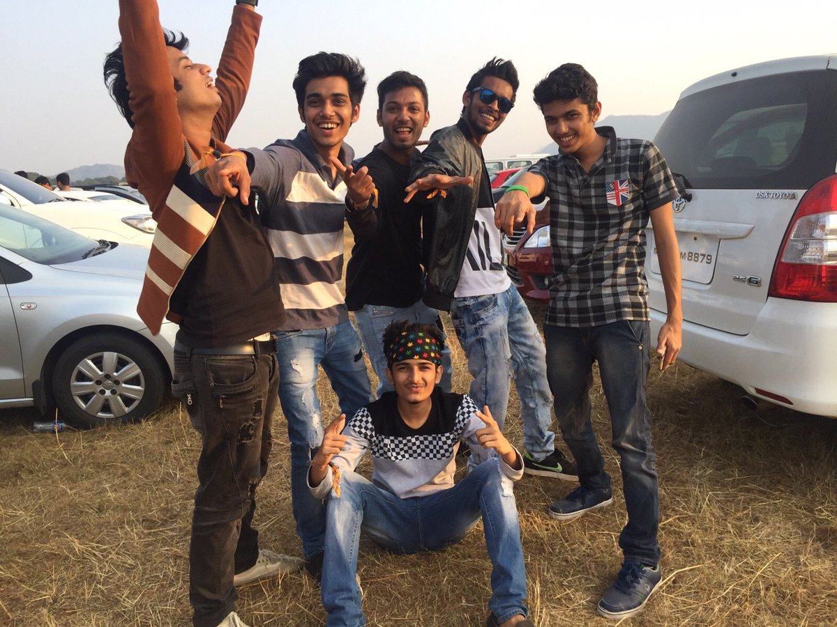 kuunalmehta's tweet photo. @EVCIndia @official_flo 
Throw🔙 #BEVC15 💯✔
My Party Crew😻 coz we never miss any concerts and parties❤
#AEVCFloRidaPartyCrew #AEVC2016
😻✔💯 https://t.co/KevaH8Nqth