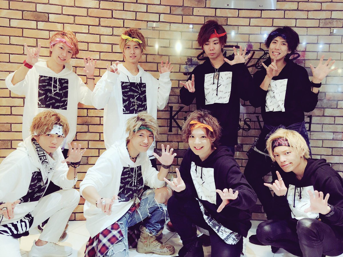 hikisuna's tweet photo. 🌟ひきすなプレゼント企画vol.2🌟

応募条件(画像参照)を満たしてくれた方の中から抽選で『1名様』に、初イベント限定で販売し完売した…

【幻のSLP✖︎KCWコラボパーカー】

をプレゼントします💫
是非参加してねー🍀！

#ひきすな
#SMILOOP
#KCW https://t.co/Xa91Y63haP
