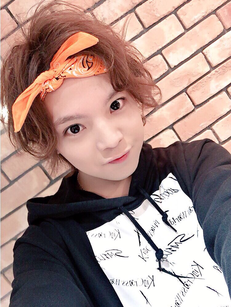 hikisuna's tweet photo. 🌟ひきすなプレゼント企画vol.2🌟

応募条件(画像参照)を満たしてくれた方の中から抽選で『1名様』に、初イベント限定で販売し完売した…

【幻のSLP✖︎KCWコラボパーカー】

をプレゼントします💫
是非参加してねー🍀！

#ひきすな
#SMILOOP
#KCW https://t.co/Xa91Y63haP