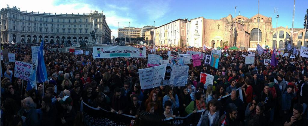 nonunadimeno's tweet photo. Le immagini parlano da sole
Siamo tante, siamo belle #siamomarea
Stop ai femminicid, stop alla violenza sulle donne
#nonunadimeno https://t.co/bQiDhRTVXU