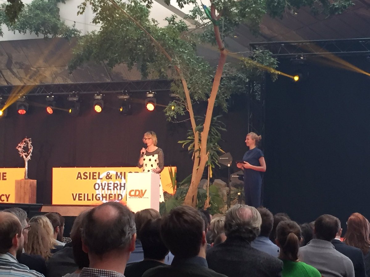 "Wa make" zeggen ze in #Genk... vandaag ook Wij Make! #ikbenwij #nieuwewijcongres <a href="/cdenv/">cd&v</a>