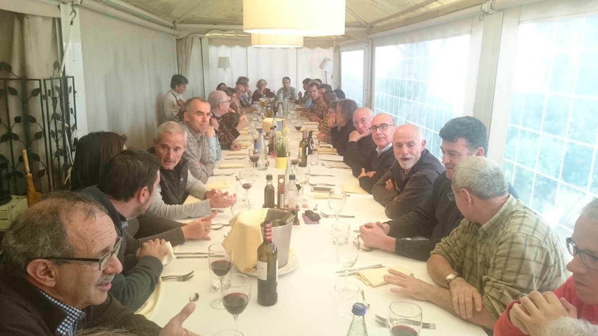 jordimerino75's tweet photo. Acabem l'#AGEFEEC amb el sopar de germanor amb els presidents i entitats. Aprovat el pressupost'17, pla d'actuacions i esportiu i llicències https://t.co/65JuGg9hgg