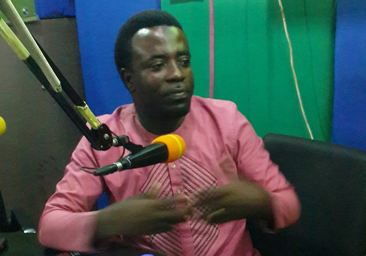Nkonkonsa's tweet photo. "LET'S CELEBRATE PEOPLE WHEN THEY ARE ALIVE" - Gospel Singer OJ @ministeroj2 @Peace1043fm #EntertainmentReview @review1043 #GhanaPaparazzi https://t.co/06Y1mwsfBm