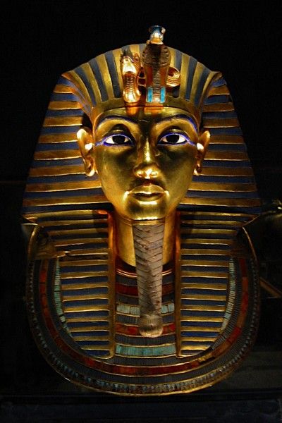 whencyclopedia's tweet photo. Today in #history: Howard Carter & Lord Carnarvon become the first people to enter the tomb of #Tutankhamun in over 3,000 years. (1922 CE) https://t.co/gprVM793eO