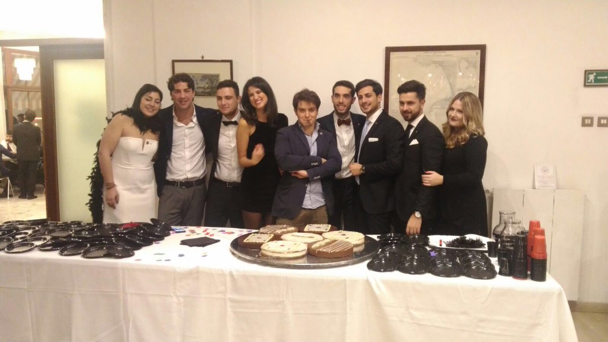 RotaractPompei's tweet photo. Presenti alla"Serata Casinò"del Rotaract Torre del Greco: una raccolta fondi per acquistare dei defibrillatori per le scuole locali. #d2100 https://t.co/y2KaK6EGQa