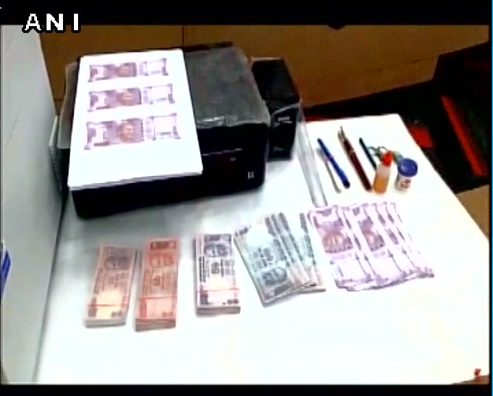 ANI's tweet photo. Hyderabad: Counterfeit Rs 20, Rs 50, Rs 100 and Rs 2000 notes worth more than Rs 2 lakh recovered; 6 arrested. https://t.co/UfrDdZT7iZ
