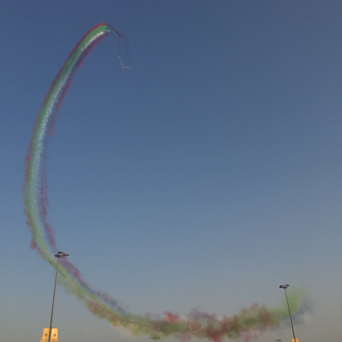 dyusha_sha's tweet photo. #AbuDhabiGp is not only #formula1, but also concerts ✅, air show ✅, fun✅ And beach ✅
#upload2upgrade #rihannaatf1 https://t.co/J1v1TEKTgl