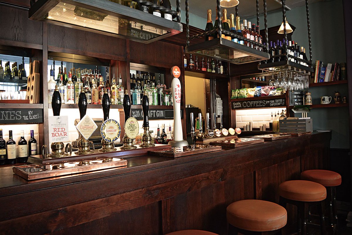 MinsterInn's tweet photo. Get your Christmas shopping done early and get yourself to The Minster. Cask Ale, Pizzas, Friendly Service and Gin, Gin and more Gin! #gin https://t.co/k2TI6p4yfB