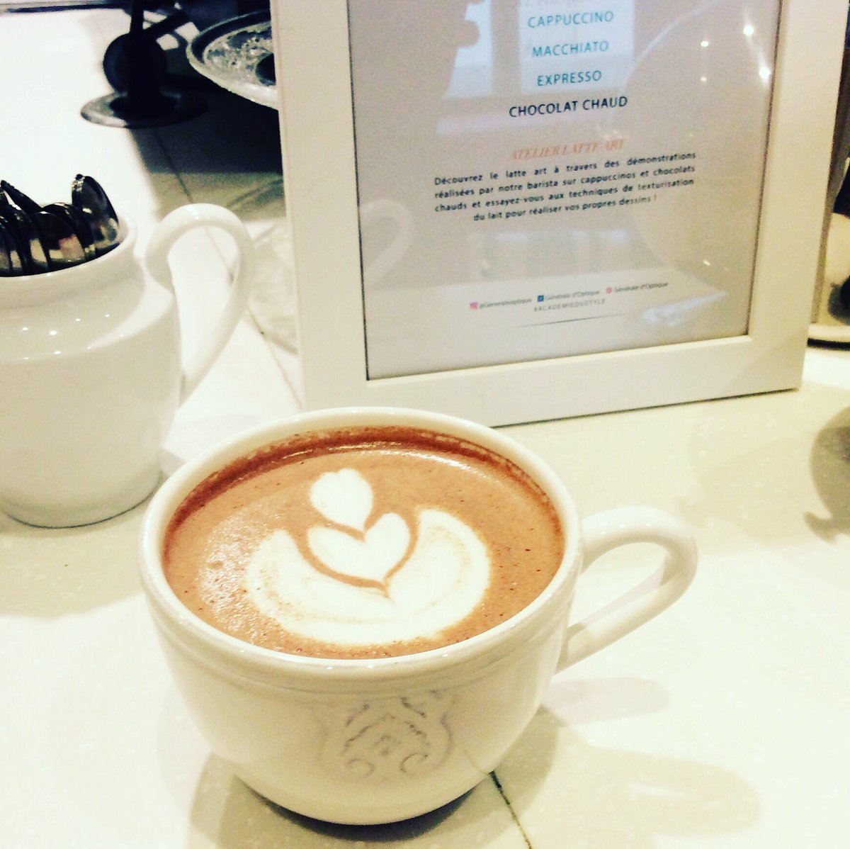 mellemparis's tweet photo. Il est temps de s'initier à mettre de la beauté dans nos cafés #atelierbarista #generadoptique #academiedu style #cocooningtime https://t.co/MozTH63ald