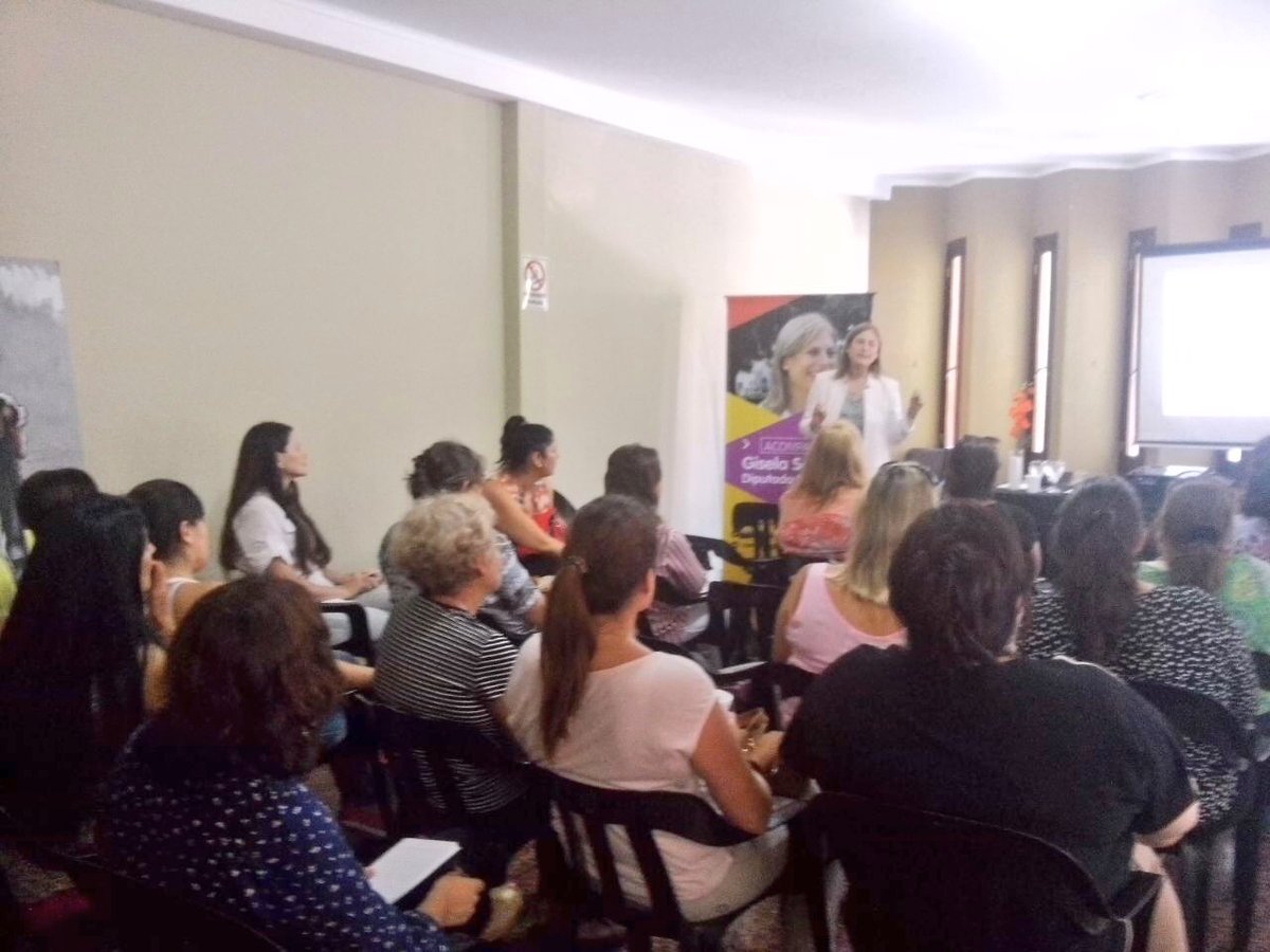 GiScaglia's tweet photo. En Vera arrancado con la "Charla de Mujeres" 💁🏼💁🏻💁🏽 https://t.co/kASNFIiCvC