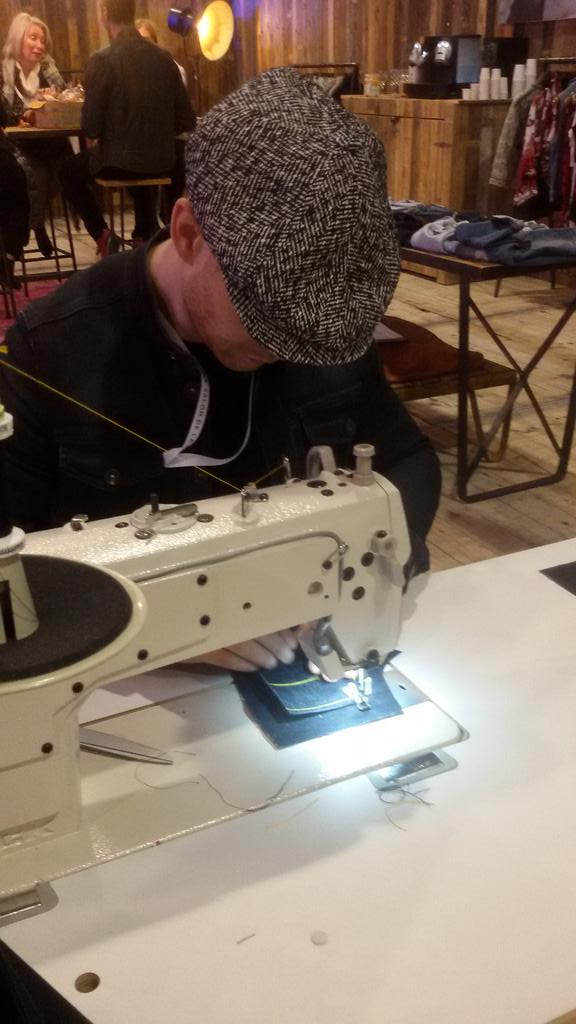 300pourcentprod's tweet photo. En direct, l'atmosphère se réchauffe au fil des heures ;-) #Modalist https://t.co/6hYpw36Mu1