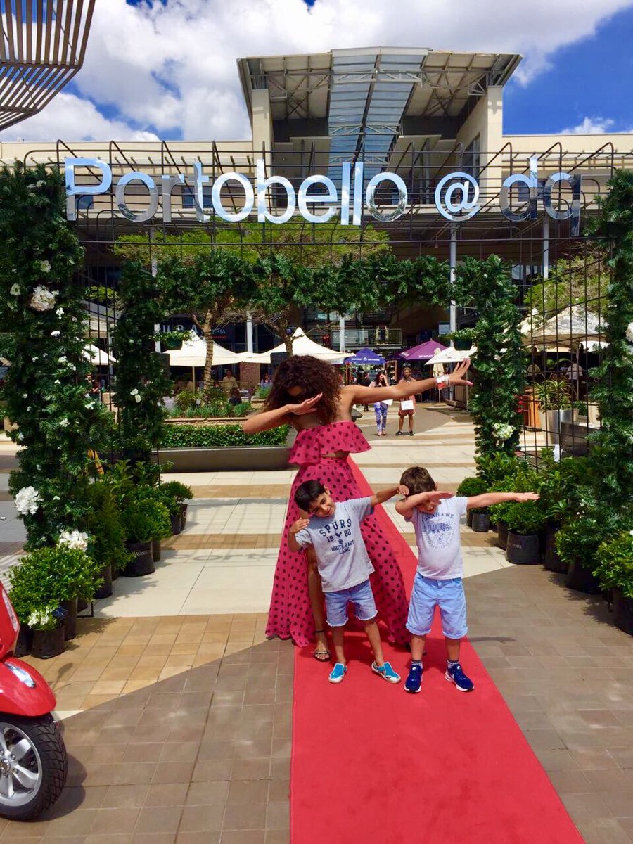 Bonang's tweet photo. Get yo life!!! #DQPORTOBELLOFEST https://t.co/mYcCO6U0Zl