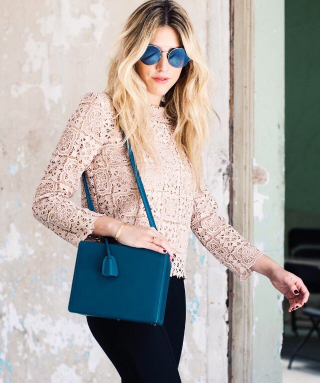 fermedinae's tweet photo. When your shades match your purse @GVGranVia @MarkCrossPRgirl @BottegaVeneta #GVGranVia #MarkCross #BottegaVenetta https://t.co/US8R4GHvV2