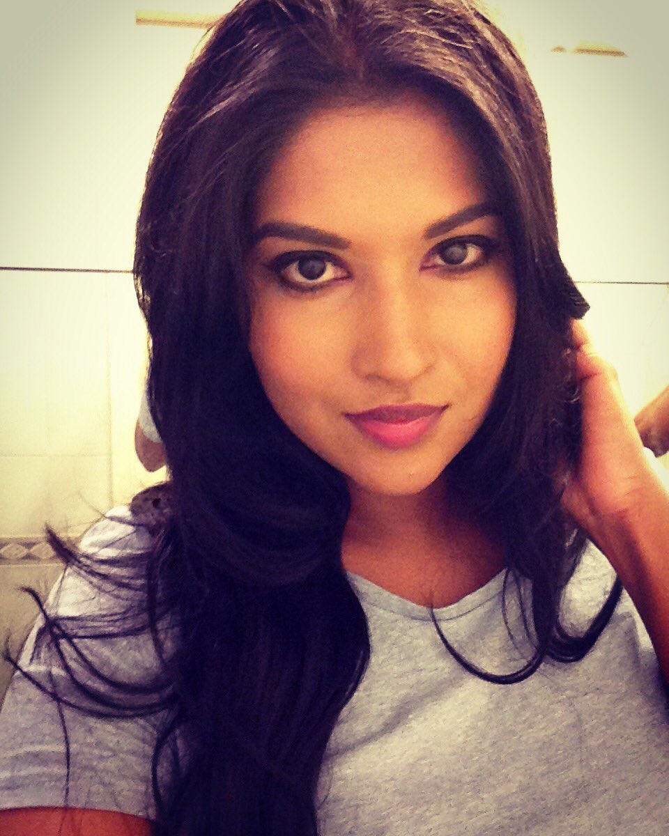 Di_Kumarasinghe's tweet photo. The path to success is to take massive, determined action💁🏽
#me #dilinikumarasinghe #success #determination #girly #southasian #srilankan https://t.co/cZYMBy0ugs