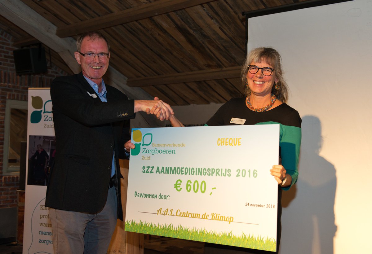 Stichting_SZZ's tweet photo. SZZ feliciteert de winnaars van de aanmoedigingsprijs 2016. Zorgboerderij de Locatie en AAI centrum de Klimop. https://t.co/ywk3Pvx4hX