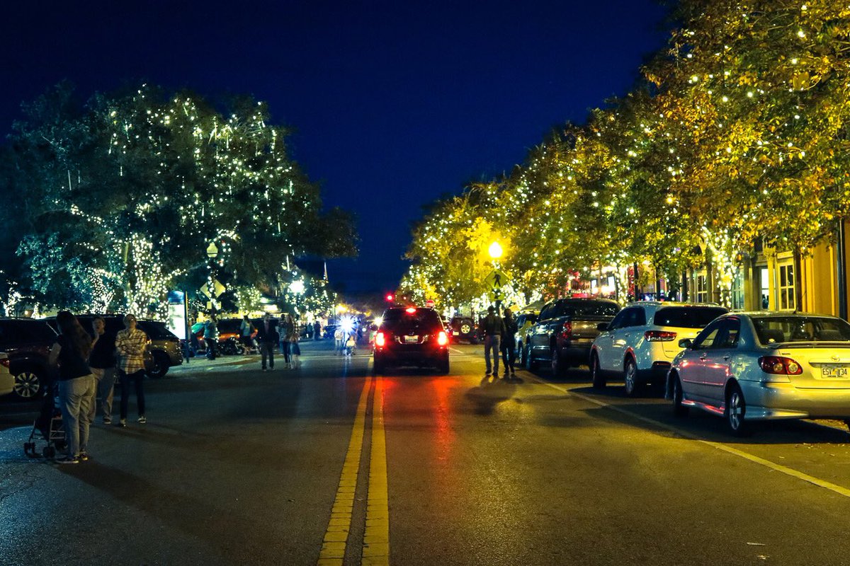 cityofpensacola's tweet photo. Looking very merry in @DowntownPcola ! #upsideofflorida #pensacolalights https://t.co/G7D2L7yHjT