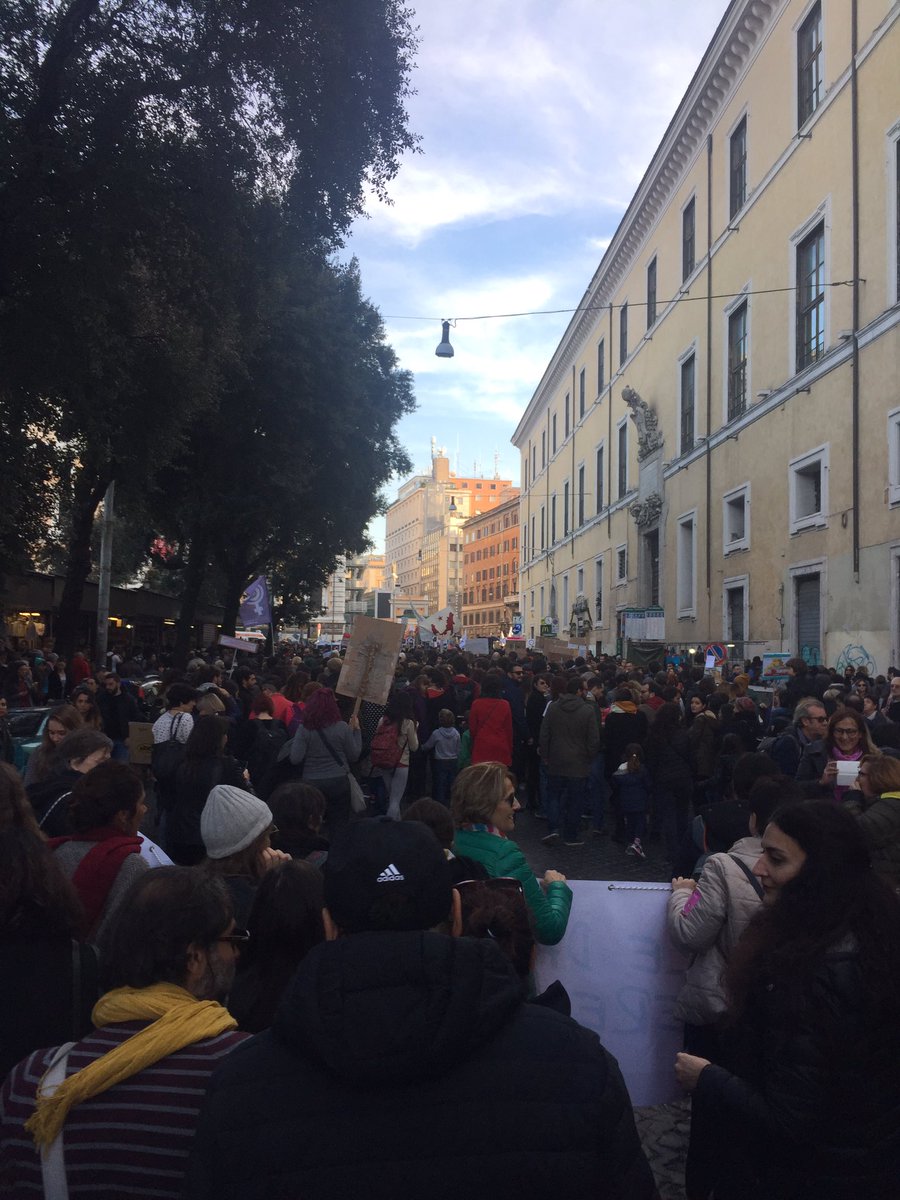 a_cegna's tweet photo. #NonUnaDiMeno testa del corteo oltre via Cavour e coda in piazza Esedra. Dal camion si parla di 100mila persone https://t.co/Vw7J0DvSJi