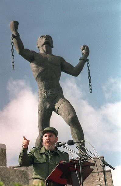 diogenesherdez1's tweet photo. #HastaSiempreComandante FIDEL el imperialismo no pudo contigo, tu grandeza histórica y tu dignidad fueron invencibles ¡VIVIRÁ POR SIEMPRE! https://t.co/Hk97D6pKrr