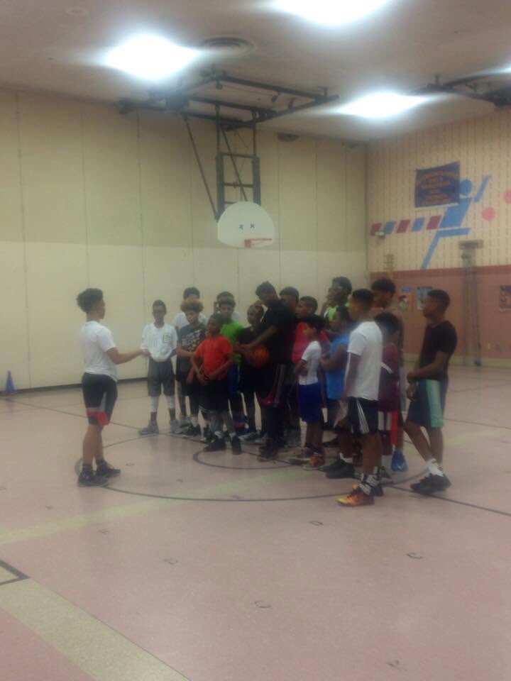 Coachchrisbucs's tweet photo. @HJIII_ S/O SCS alumni home from college taking the time to talk to his extended brothers and giving them words of encouragement and wisdom https://t.co/zxk16Ieug8