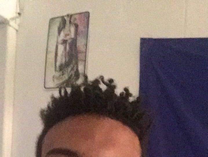 WorIdStarComedy's tweet photo. am i high or does his hair look like dancing people https://t.co/o9MVh6yryg