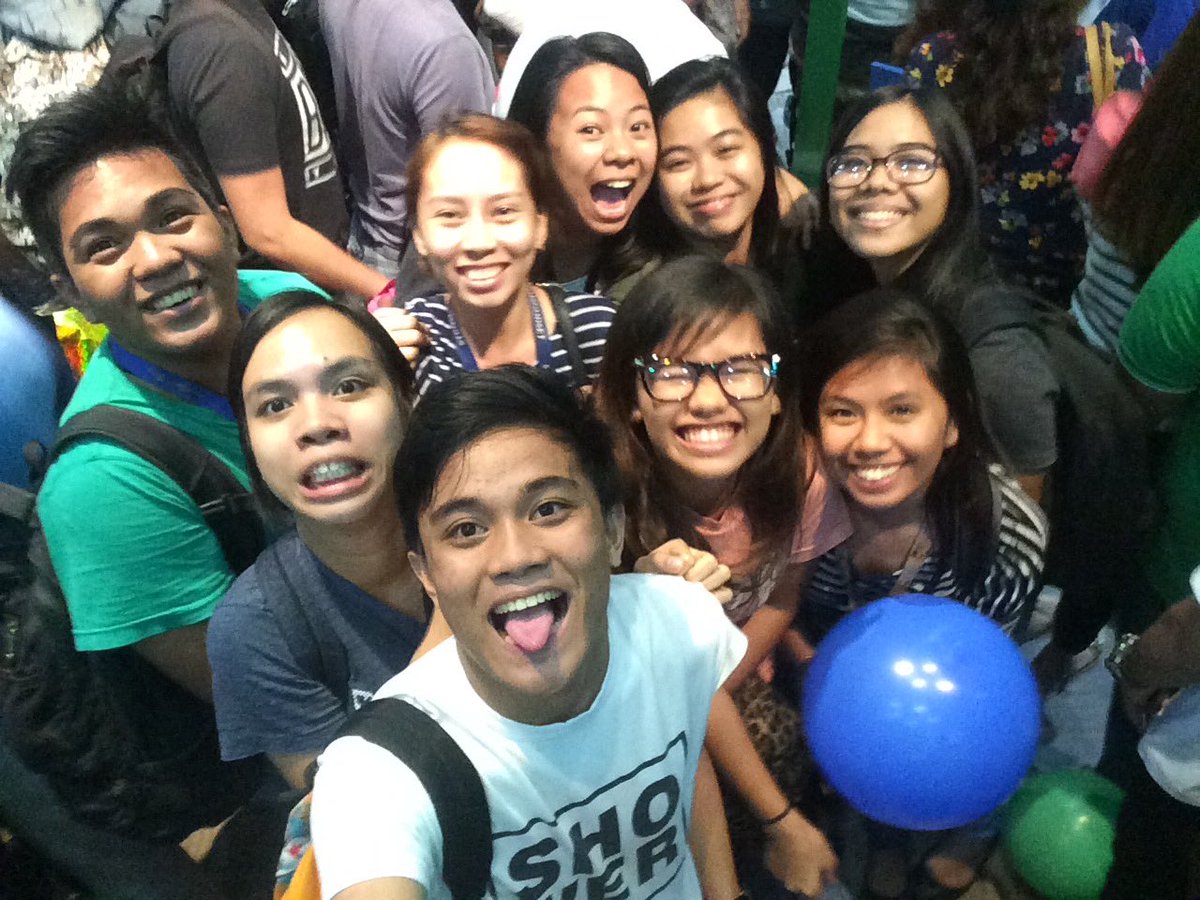yumieroa's tweet photo. Tropang Inutil at #GDGDevFest2016 😂 https://t.co/CuilUJMnym