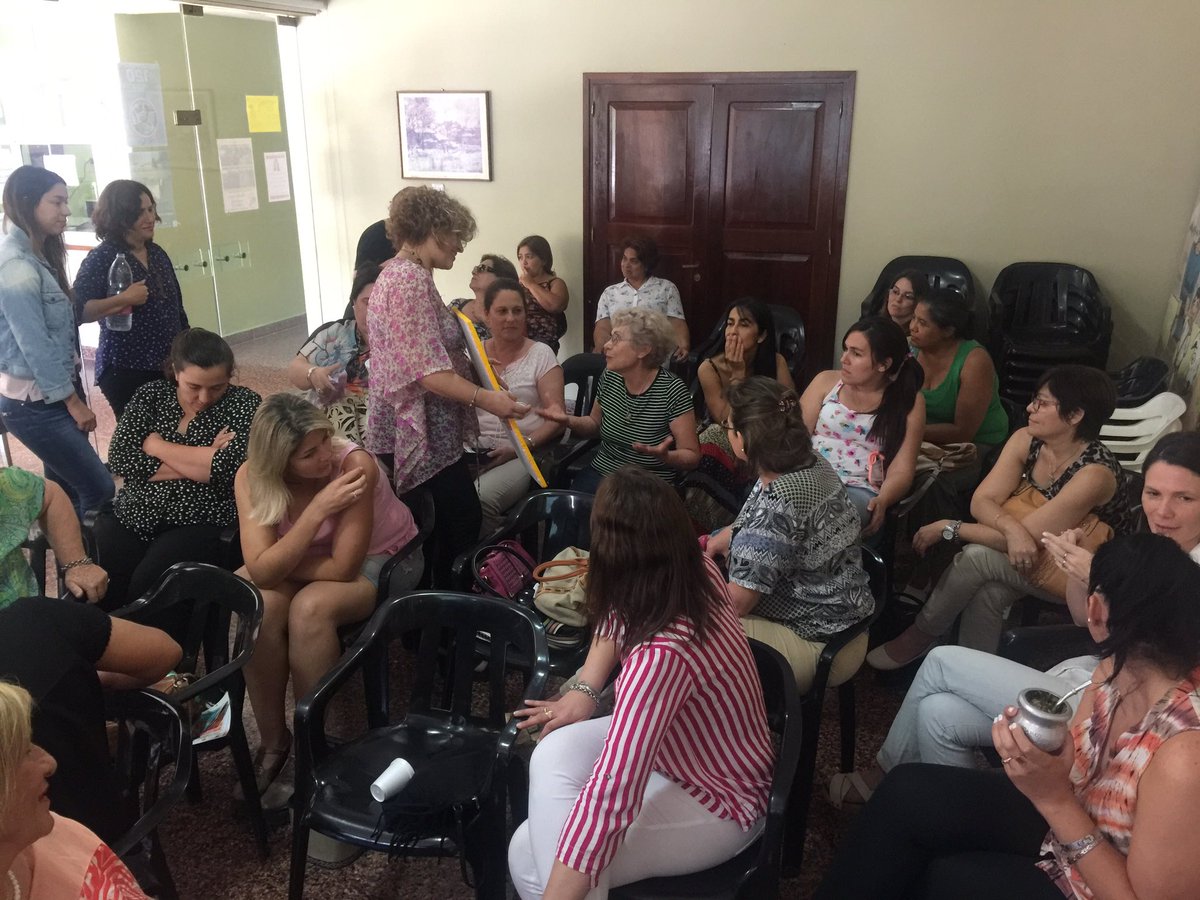 GiScaglia's tweet photo. 💃🏼🙋🏼🙇🏻‍♀️👩‍👧‍👦En #Vera Mujeres con mucho talento para dar a la sociedad #masmujeresmejorpolitica https://t.co/iFkVr5rZlo