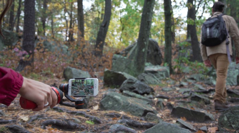 VimbleOfficial's tweet photo. The Vimble S is a #gimbal that keeps your phone steady, even when your hand isn’t! #Vimble #Kickstarter https://t.co/Ke59szLj0a