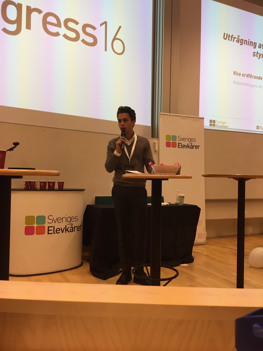 SveElevkarer's tweet photo. Valberedningens förlag till vice ordförande är @EKochbati. "Jag vill verkligen göra det här" #SEkongress #elevkår https://t.co/XW59qBxBid