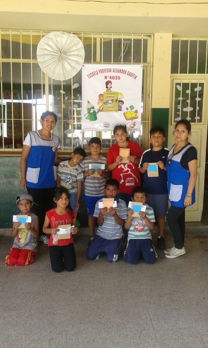 Taller de MaestraSocioEducativa <a href="/Escuelabierta1/">Fundación Corazones Azules</a> <a href="/EA_Gauffin/">E.A_Gauffin</a> junto a los niños todos los sábados <a href="/artydance23/">Gilda Rodríguez</a>