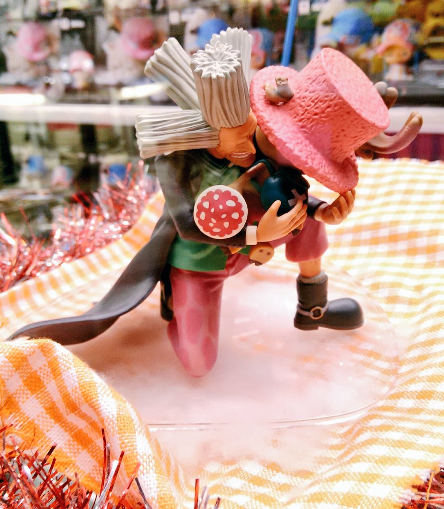 ラウンドワン上尾店 ワンピース プライズ情報 フィギュアコーナーで チョッパーとdr ヒルルクの涙なしでは語れない名場面を再現中 へ ああドクターそのキノコは ドラマティックショーケースgetして ドラム島編読もう 冬だし