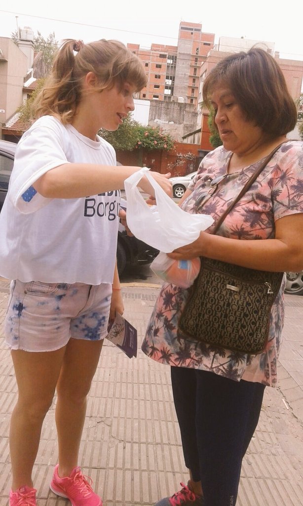 EVbelgrano's tweet photo. #Ahora #CentralDeReclamos en el #EVbelgrano Acercate! @smartorelli @lriesgo @PedroBorgini https://t.co/t0aYpanSXF