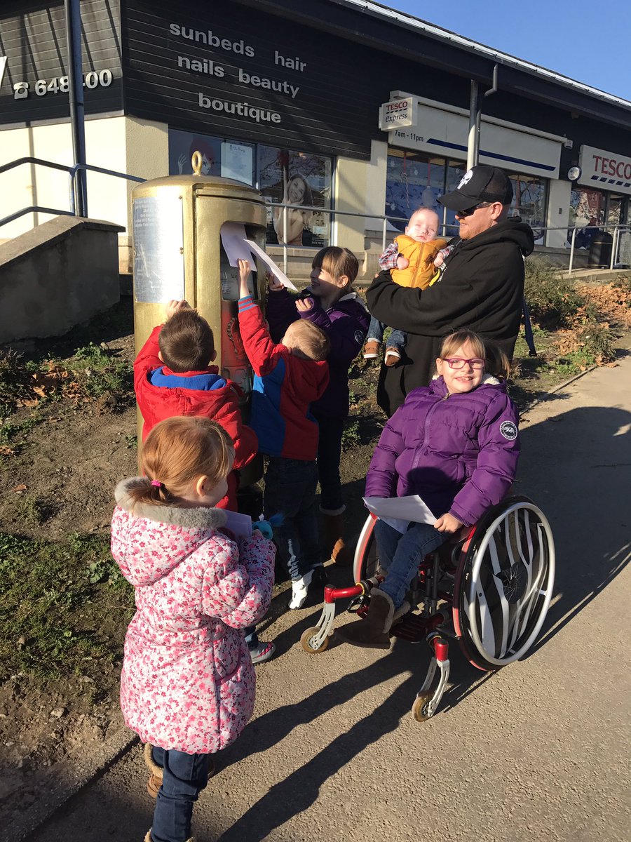 redpepper1011's tweet image. @NorthPolePost posting letters to Father Christmas 😀🎄