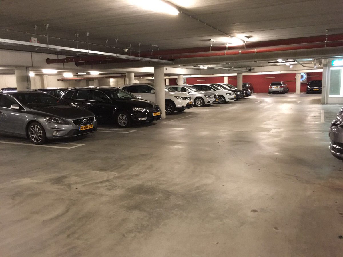 akamhoot's tweet photo. While enjoying the great #SitNL presentations, all cars got cleaned. Awesome weekend! #cibernl https://t.co/rkZsV8UsBf