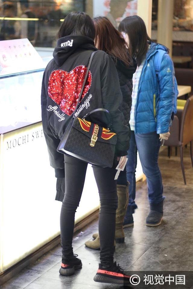 EverythingJia's tweet photo. 161123 Jia (@Mengjia0203) at Beijing Airport

© as tagged https://t.co/f7bwF6KP3u