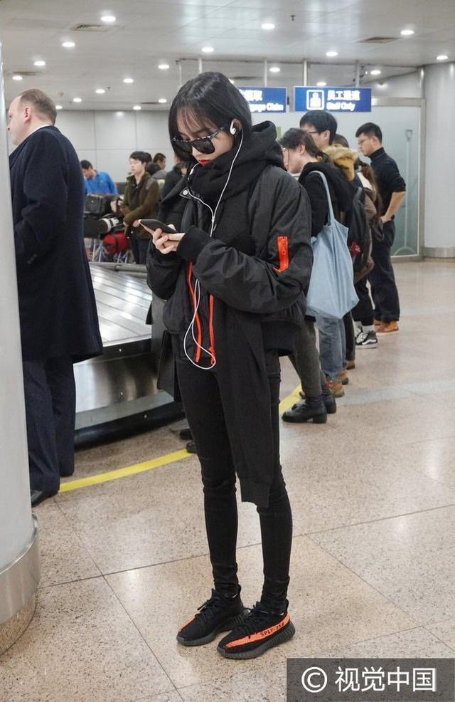 EverythingJia's tweet photo. 161123 Jia (@Mengjia0203) at Beijing Airport

© as tagged https://t.co/f7bwF6KP3u