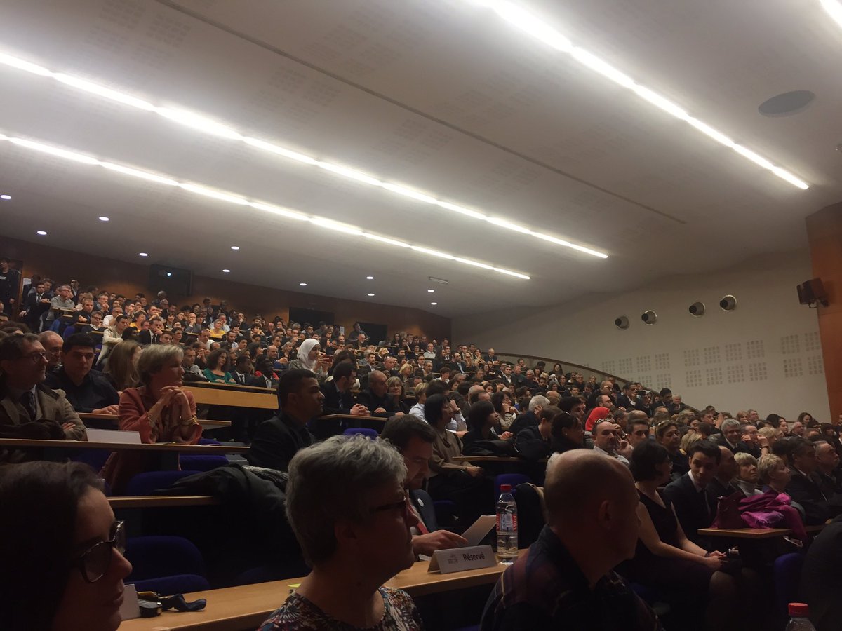 ENSEIRBMATMECA's tweet photo. Auj remise des #diplômes @ENSEIRBMATMECA #elec #info #telecoms #matmeca #rsi #see Félicitations à tous ! 👏😄 https://t.co/iFe9eJrIBi