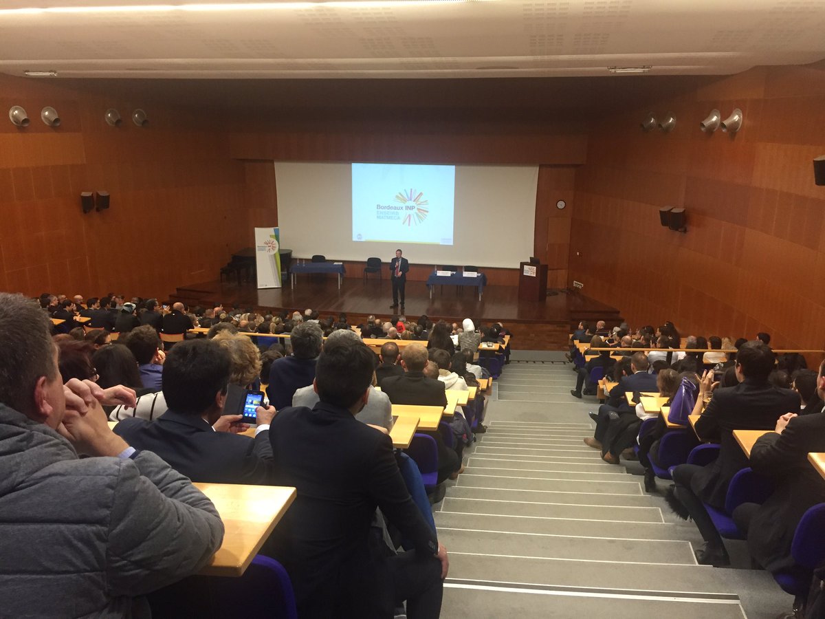 ENSEIRBMATMECA's tweet photo. Auj remise des #diplômes @ENSEIRBMATMECA #elec #info #telecoms #matmeca #rsi #see Félicitations à tous ! 👏😄 https://t.co/iFe9eJrIBi