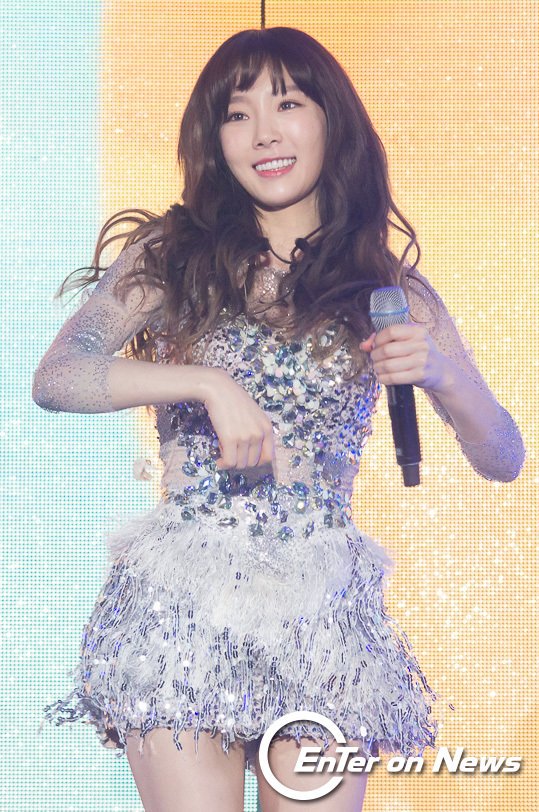tamahomas's tweet photo. GUYS I'M DYING GUYS HELP SHE IS SO PRETTY HER VISUALS ARE INSANE DAMN IT HOW TO NOT FALL FOR HER 😍😍😍😍😍😍 https://t.co/RbwzpD0r66