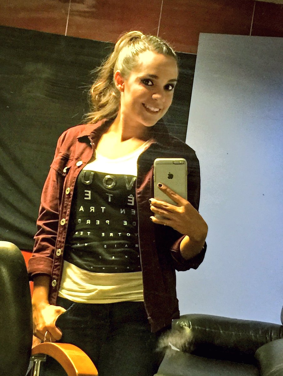 Tuiteros!! Quedense en la cama porque a las 11:30 en <a href="/RacersTV/">RacersTV</a> hablaremos con <a href="/Daniel_SuarezG/">Daniel Suárez</a> y estaremos con <a href="/XaviRazo/">Xavi Razo</a>.
Vestuario:@cyamoda