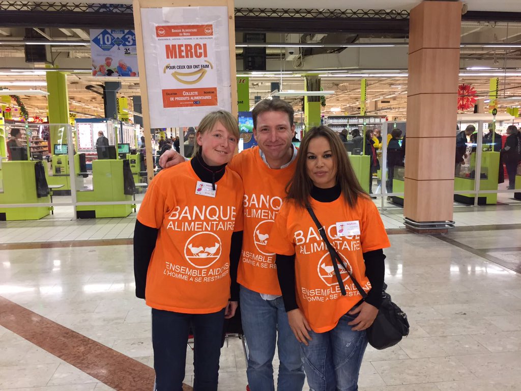 HelpAssosLille's tweet photo. Les équipes d'@HelpAssosLille se mobilisent tout le weekend avec @la banque alimentaire pour leur grand Collecte nationale #Auchan #lidl https://t.co/gpIV66Ei2d