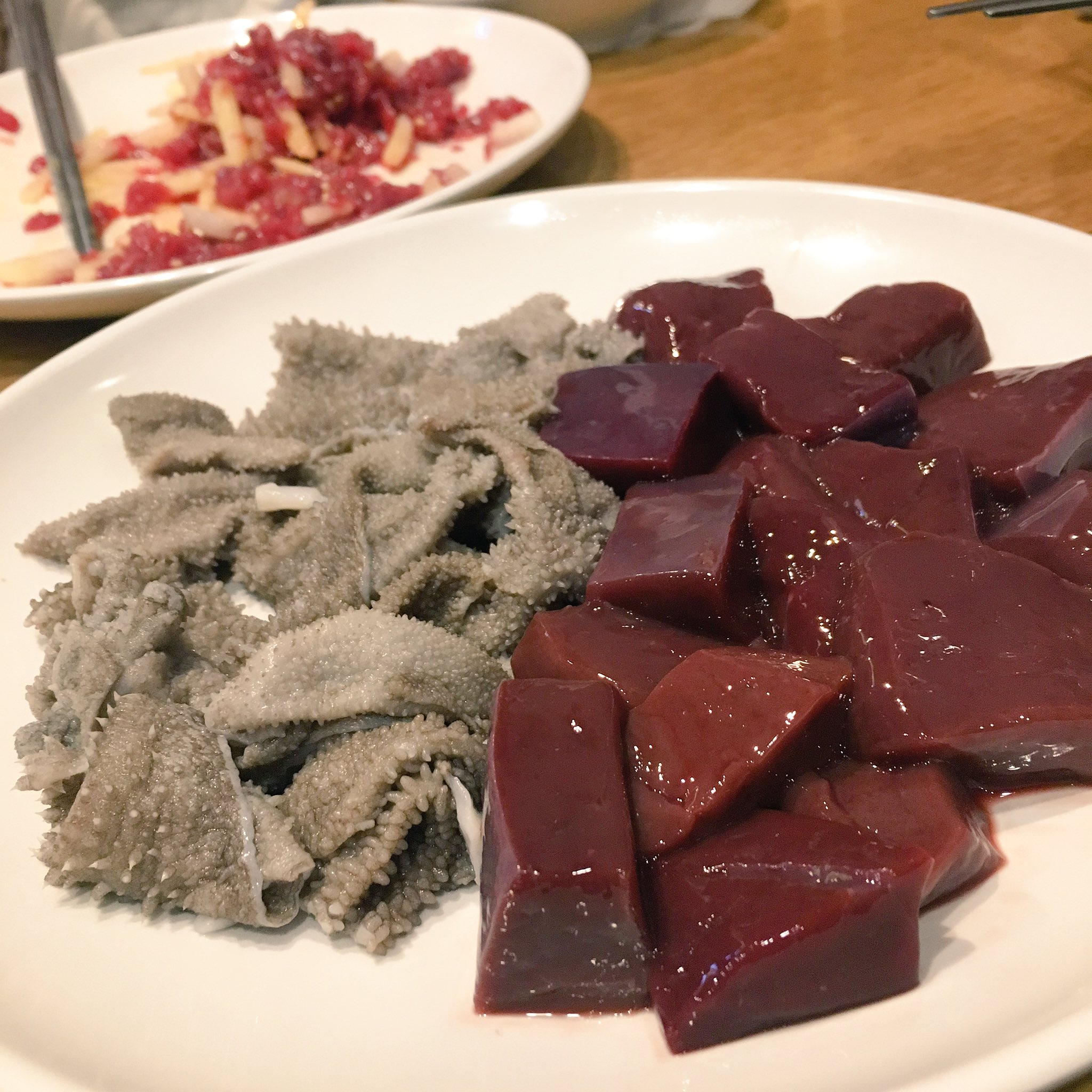 تويتر 信川清順 Seijun Nobukawa على تويتر 駆け込みユッケ レバ刺し せんまい刺し 韓国のお店は専門店が並んであるからお目当のお店が混んでてもすぐ違うとこ入れるよ でもやっぱお目当のお店で食べたい観光客心理 T Co Tu7vp9cofl