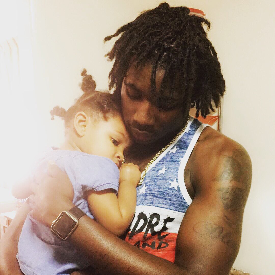 iFoeTwenty's tweet photo. When I count my blessings I start with her🙌🙌 https://t.co/FSaKQWlOU3