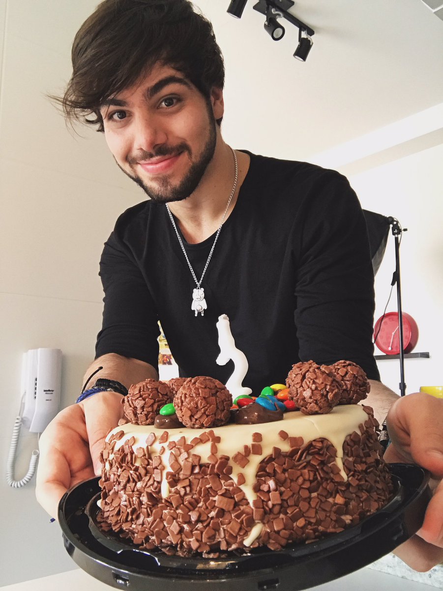t3ddyyyyy's tweet photo. hoje os b3ars estão completando 2 anos de idade, feliz #anib3arsario 🐻💙✨

ps: comprei até um bolo pra gente comemorar juntos vem comer https://t.co/JB720ROz99