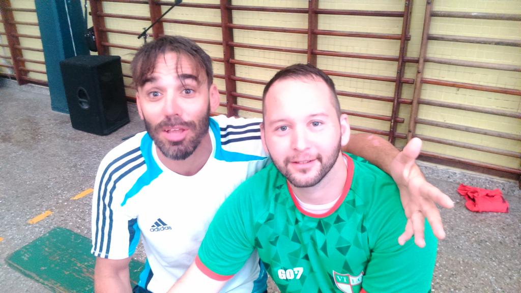 ROMANBRAVO10's tweet photo. Handball con los ex Inst. San Román. Nombres ilustres: Lazo, Raffo, Tula, Taglienti, Portomeñe, Bravo (X2), Martín... #DeportesEnElRecuerdo https://t.co/GoTGijwJOk