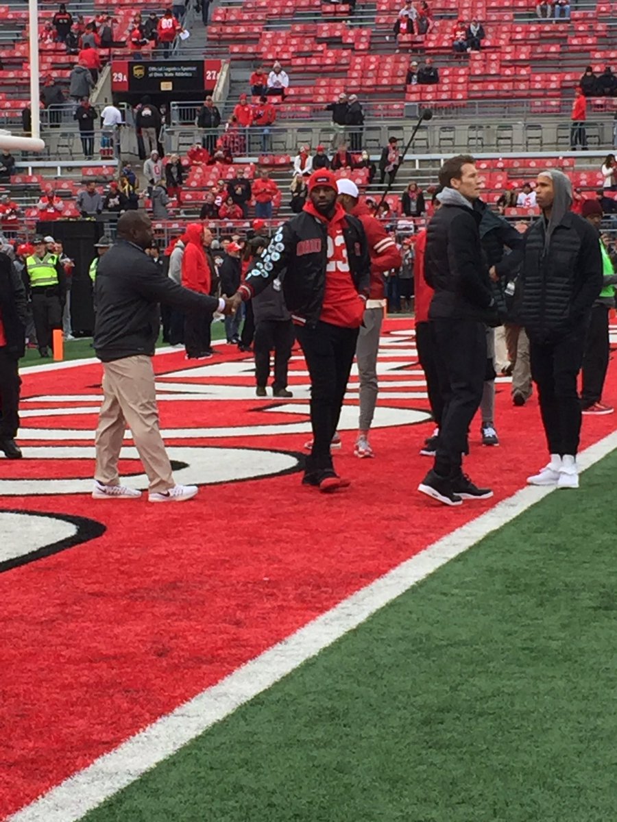 BleacherReport's tweet photo. LeBron, J.R., and Shump on hand to support the home team #MICHvsOSU (via @BenAxelrod) https://t.co/2HrGX3ot96