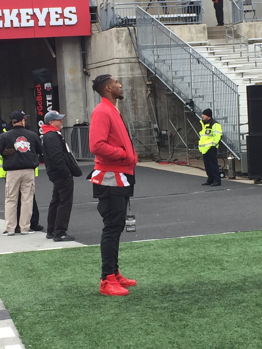 BleacherReport's tweet photo. LeBron, J.R., and Shump on hand to support the home team #MICHvsOSU (via @BenAxelrod) https://t.co/2HrGX3ot96